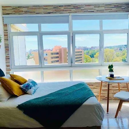 Alterhome Luminoso Estudio Con Piscina Y Maravillosas Vistas Torremolinos Kültér fotó