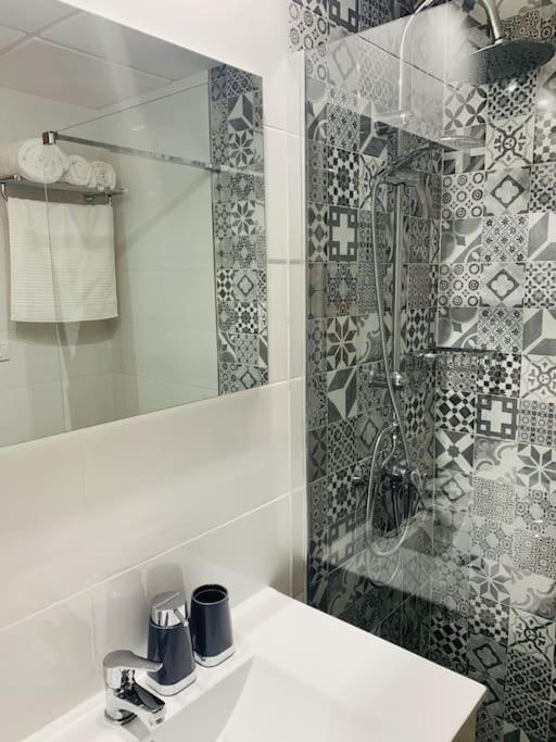 Alterhome Luminoso Estudio Con Piscina Y Maravillosas Vistas Torremolinos Kültér fotó