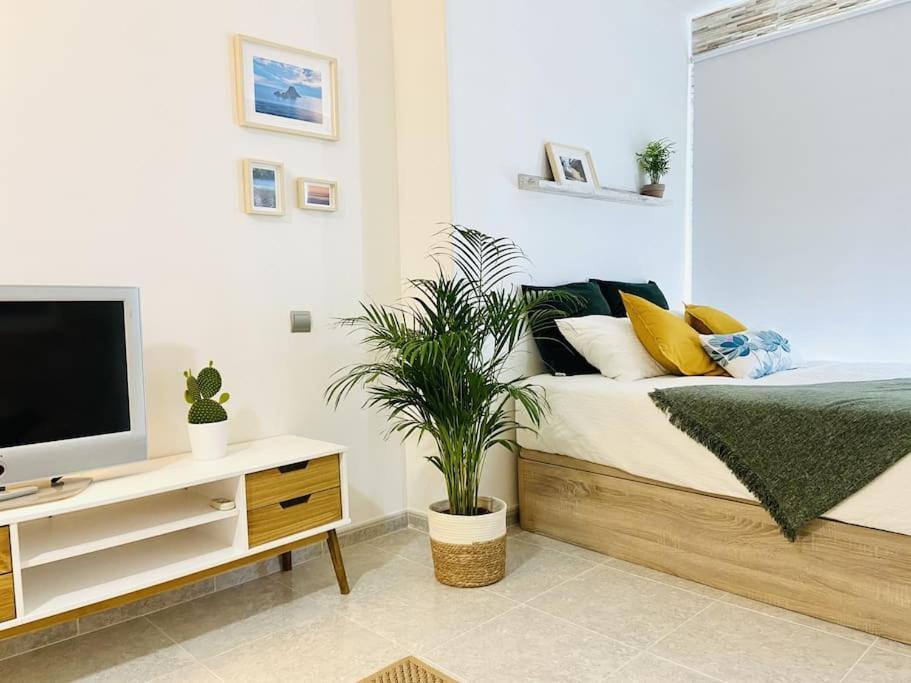 Alterhome Luminoso Estudio Con Piscina Y Maravillosas Vistas Torremolinos Kültér fotó