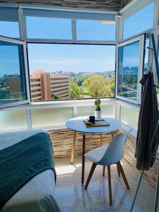 Alterhome Luminoso Estudio Con Piscina Y Maravillosas Vistas Torremolinos Kültér fotó