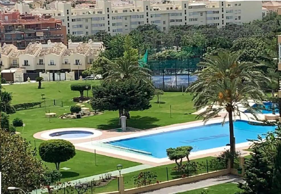 Alterhome Luminoso Estudio Con Piscina Y Maravillosas Vistas Torremolinos Kültér fotó