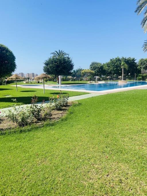 Alterhome Luminoso Estudio Con Piscina Y Maravillosas Vistas Torremolinos Kültér fotó